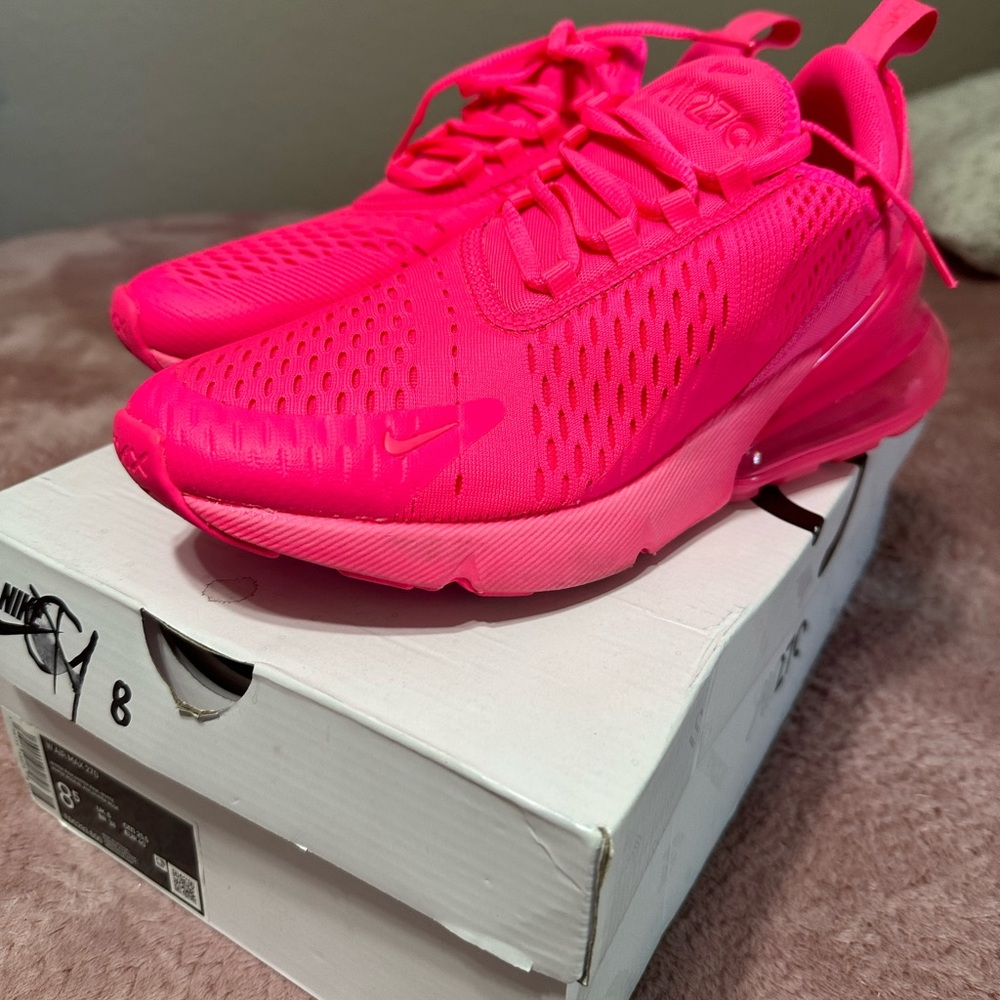 Nike 270's neon pink